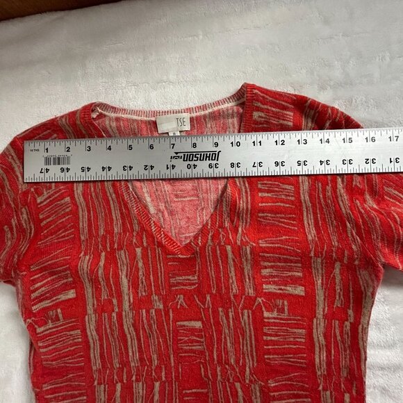 TSE Womens Red Beige Abstract Pattern Cashmere V-Neck Sweater Medium Pullover - Picture 7 of 9